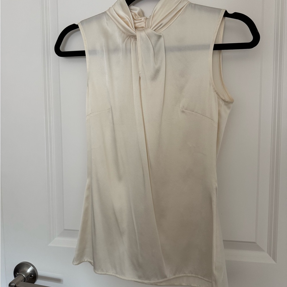 St. John Cream High Low Sleeveless Blouse